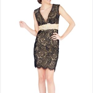 Mac Duggal Neimann Marcus Elegant Black Gold Beige Lace Vneck Dress Size 4 New